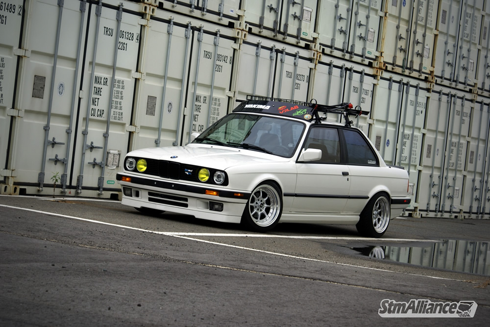This time it's an E30 White on Chrome roofrack OEM Aero Good Look