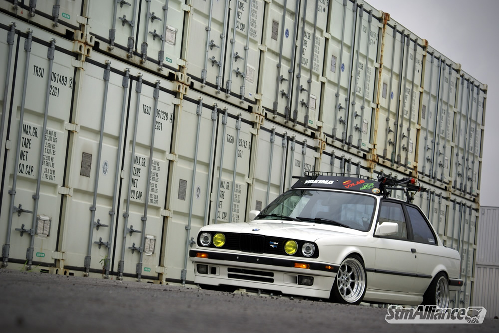 This time it's an E30 White on Chrome roofrack OEM Aero Good Look